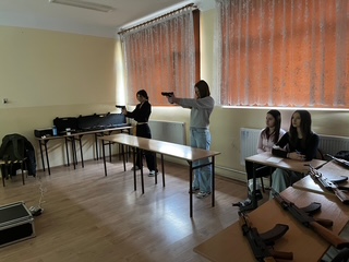 W czasie zajęć strzeleckich