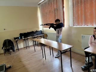 W czasie zajęć strzeleckich