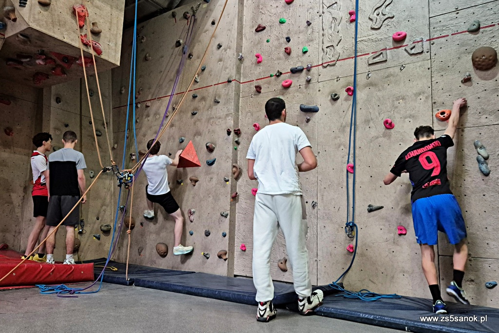 Na ściance wspinaczkowej