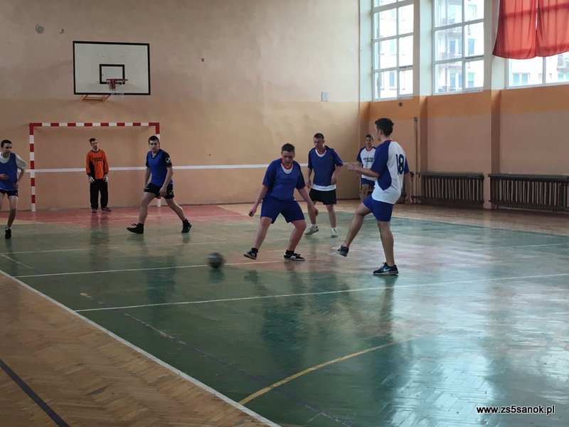 1 Fot 2.Turniej Halowej Piłki Nożnej o Puchar Komendanta w SanokuMG 2597